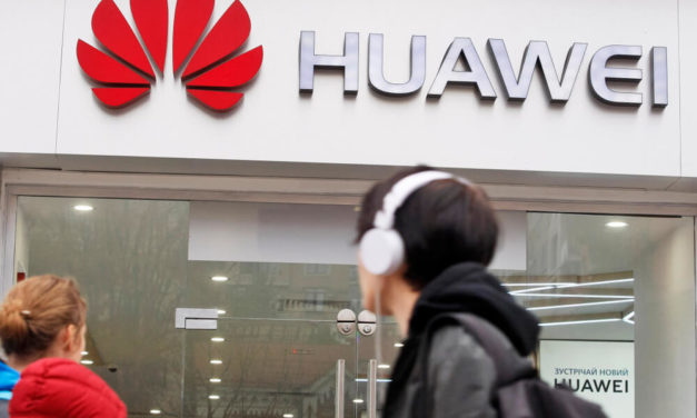 Huawei Exec Pokes Fun at US Spying, Snowden at Tech Show