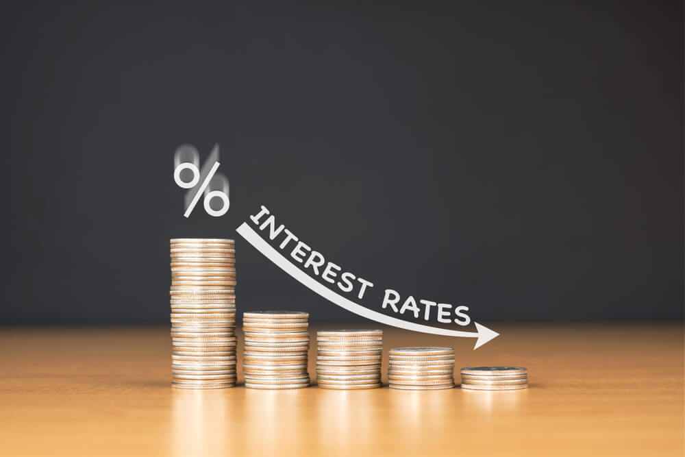 US Mortgage Rates Post Biggest Drop in Decade to 4.06%