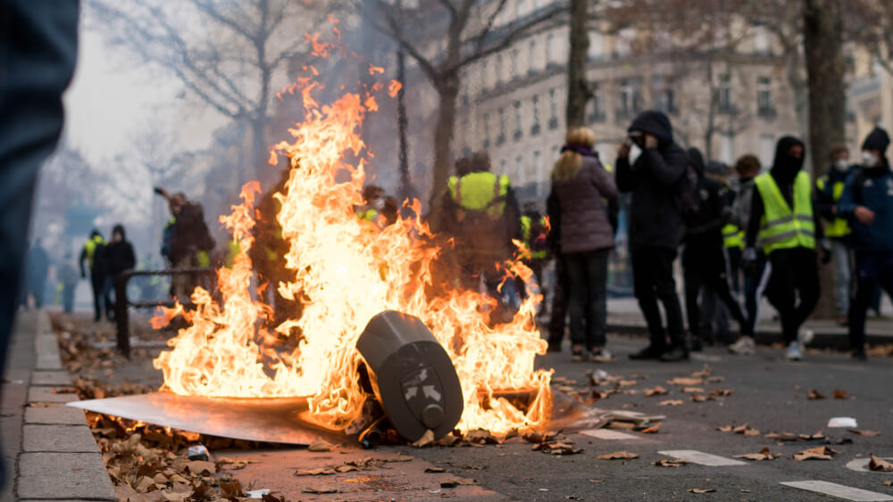 Yellow Vest Anger Burns in France, Fueled by Notre Dame Fire