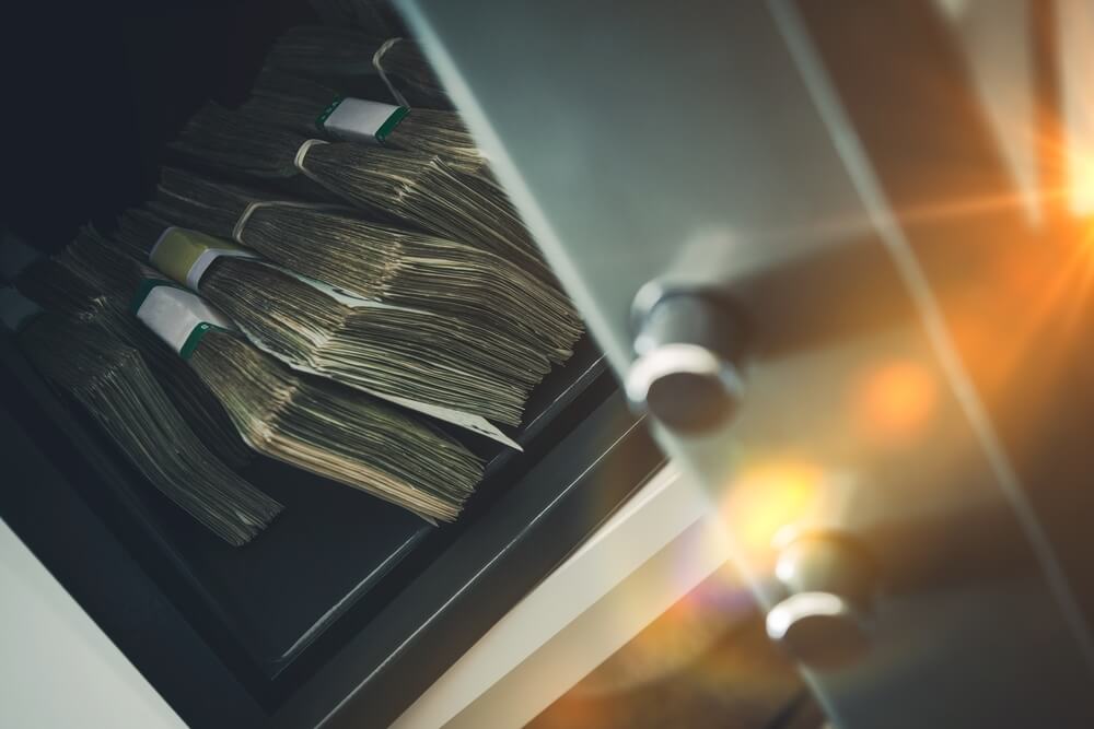 Survey: Recession Fears Grow as the Super-Rich Flee the Markets