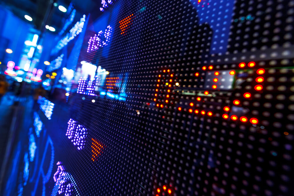 Closing Bell: Rate Cut Has No Effect on Markets as Indexes Nosedive
