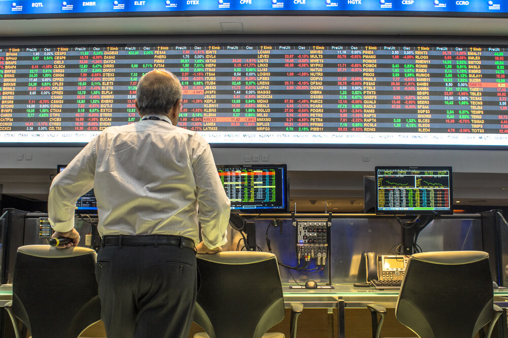 Closing Bell: Wall Street Pares Gains on News of Drug Trial Flop