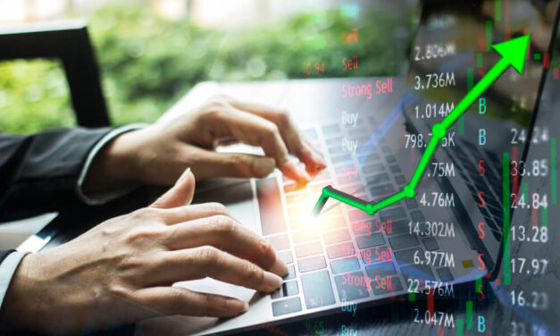 Closing Bell: S&P 500, Nasdaq Rise on Big Tech