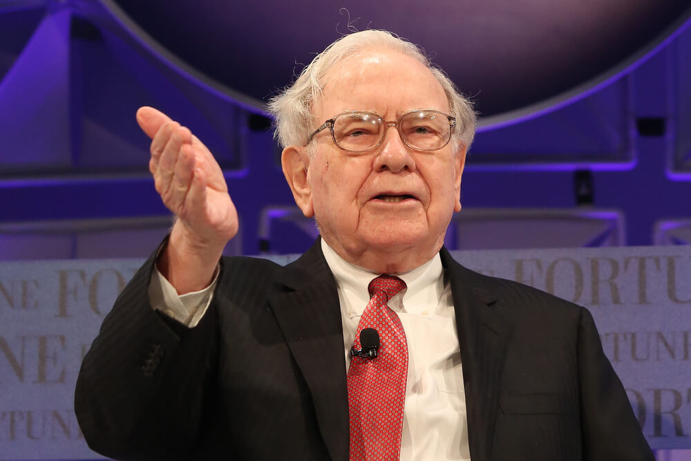 Warren Buffett Increases Stake In Apple, Dumps These Stocks