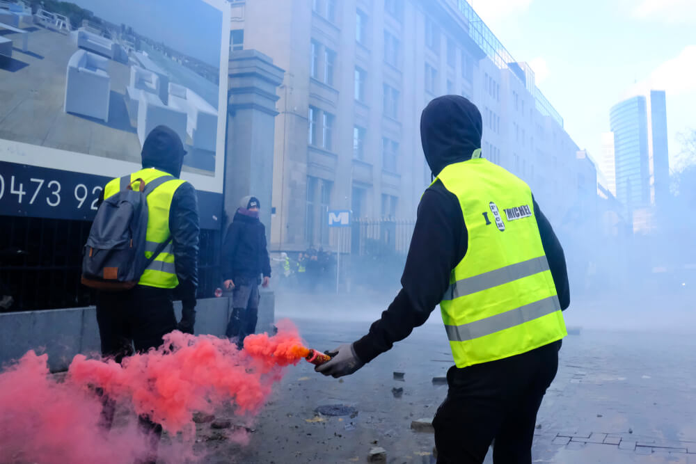 France’s Yellow Vest Protesters: Unleash Chaos by Withdrawing All Money From Banks