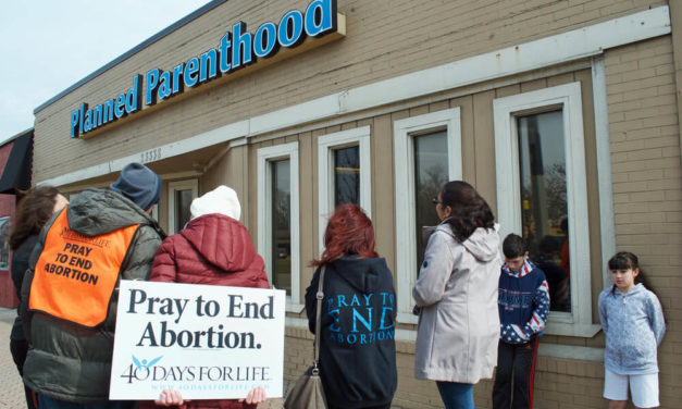 Trump Admin Sets up Abortion Obstacles, Barring Clinic Referrals