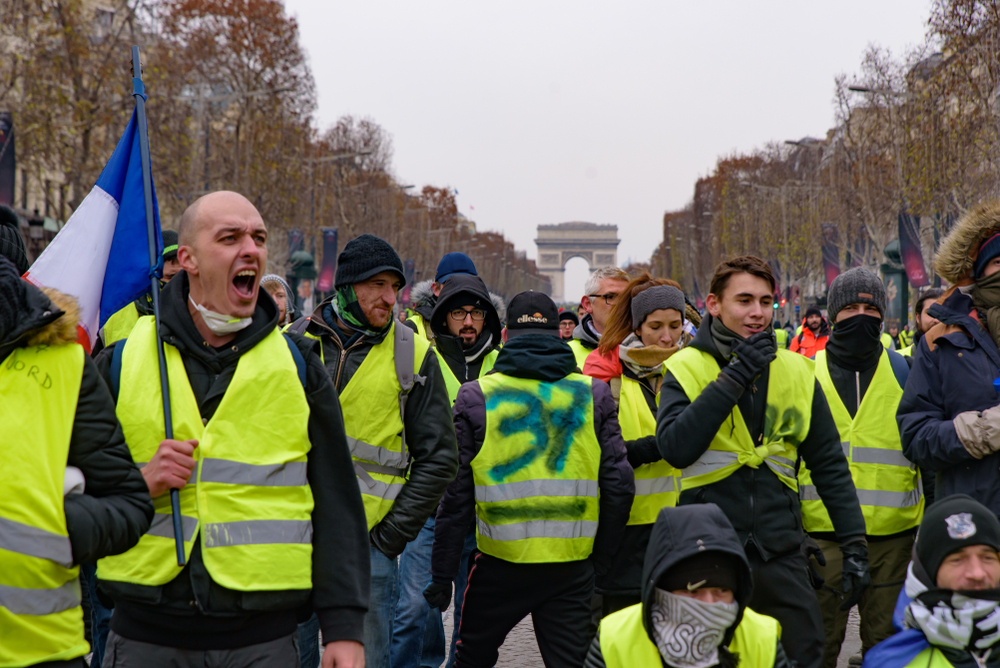 French Yellow Vest Anti-Gov’t Protests Turn Violent in Paris