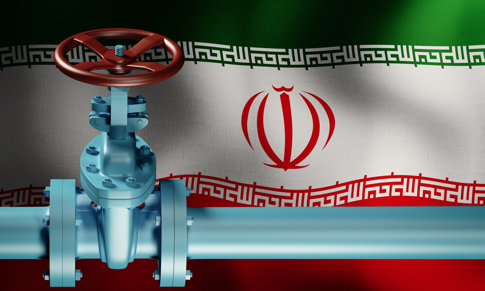 US Ending Waivers for Iran Oil, Prices Soar After Threat to Close Hormuz Strait