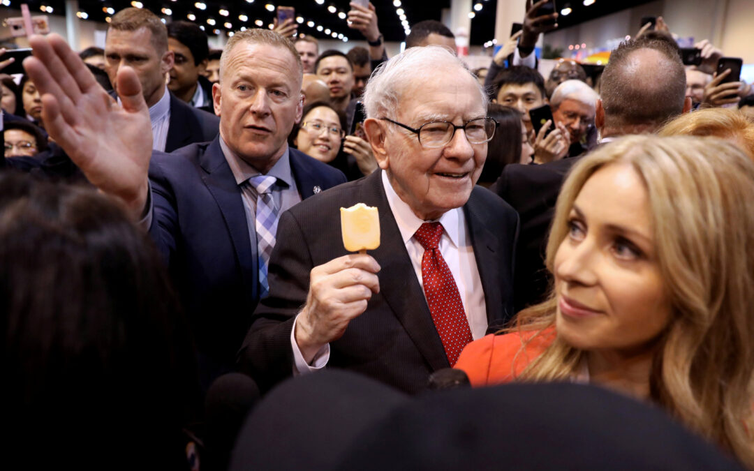 Buffett Changes Course, Buys Gold — Profit With 1 Strategy