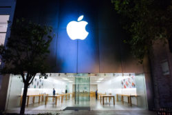 Remember the 1 Product That Could Save Apple Shares? It’s Being Delayed