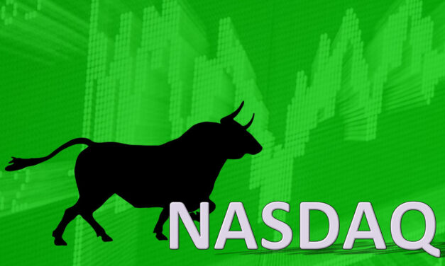 Closing Bell: Dow, S&P 500 Suffer Late Dips; Nasdaq Pushes Higher