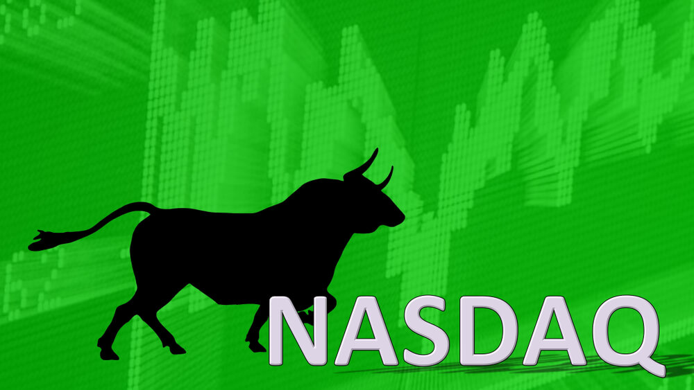 Closing Bell: Dow, S&P 500 Suffer Late Dips; Nasdaq Pushes Higher