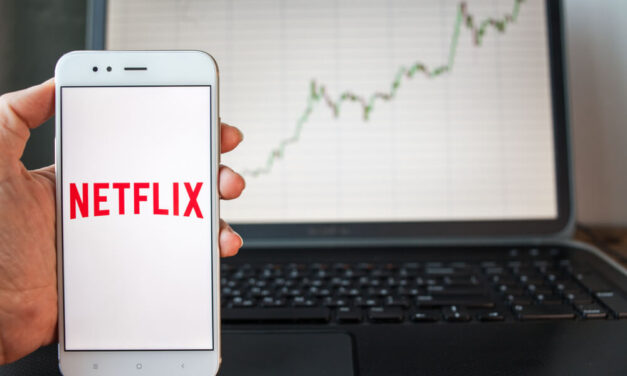 Netflix, AMC Brace for Omicron Impact (Entertainment Stock Showdown)