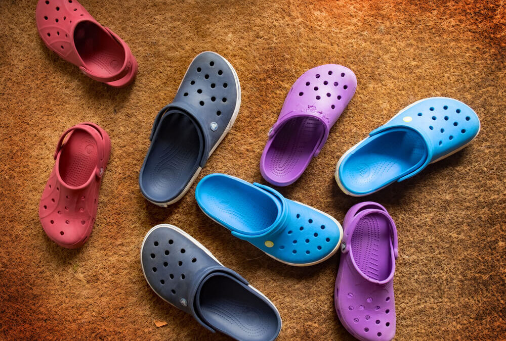 crocs shoes stock