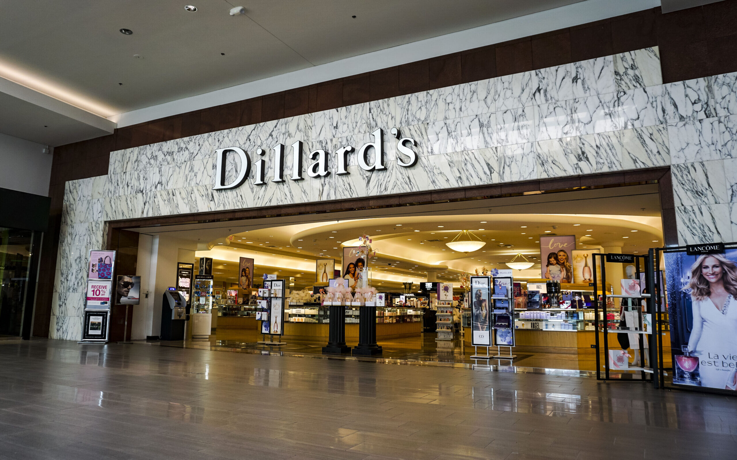 Strong Bullish” Dillard's Stock Has Holiday Momentum